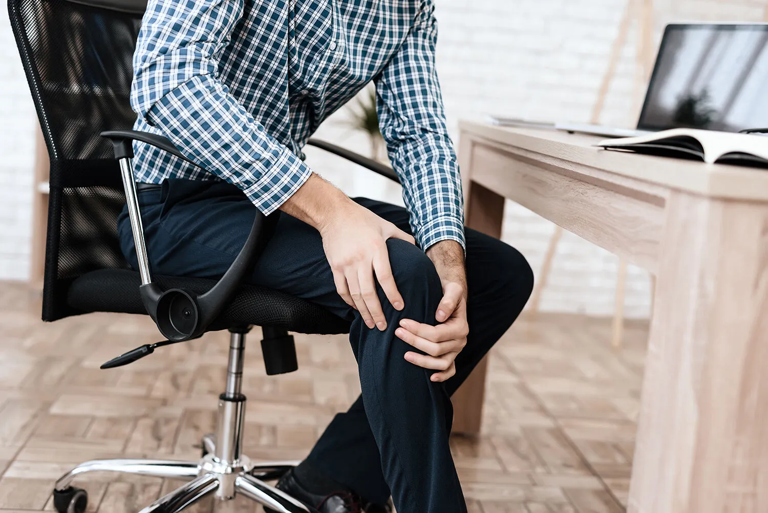 man having a knee pain after working